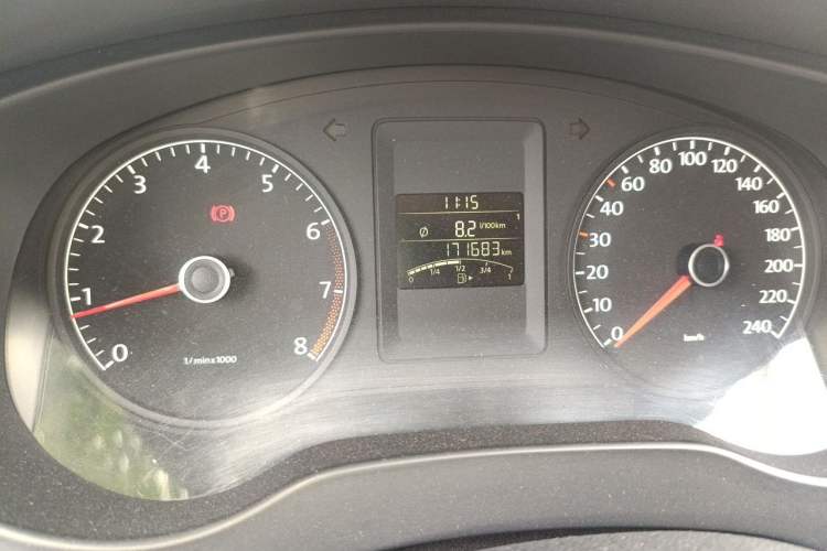 Used Volkswagen Sagitar 2012 1.6L Manual Comfort Model Odometer Close Up