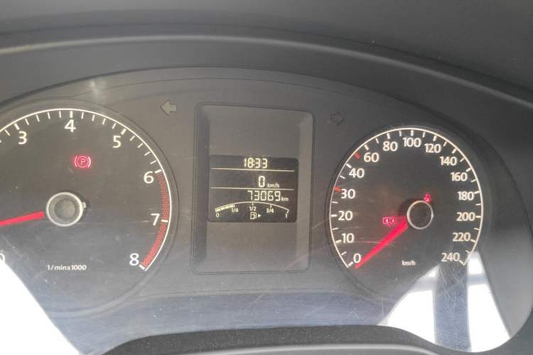Used Volkswagen Sagitar 2012 1.6L Manual Comfort Model Odometer Close Up