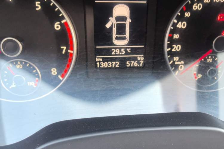 Used Volkswagen Sagitar 2012 1.4TSI Automatic Flagship Edition Odometer Close Up