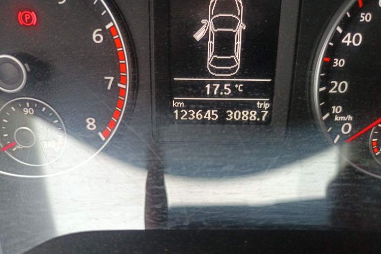 Used Volkswagen Sagitar 2012 1.4TSI Manual Luxury Model Odometer Close Up