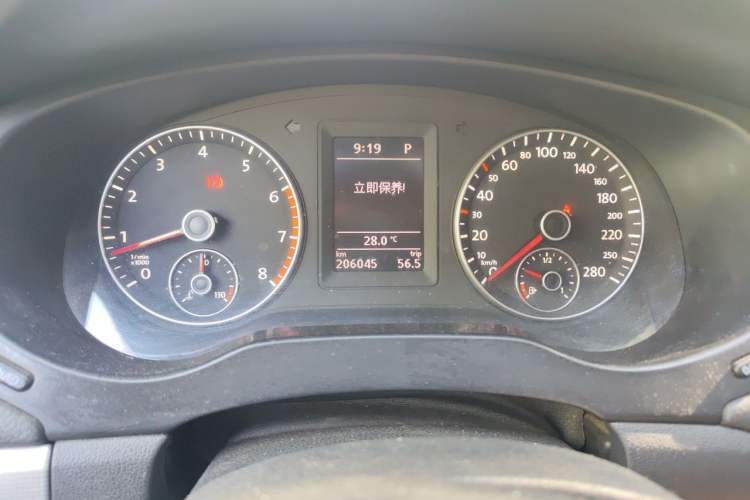 Used Volkswagen Sagitar 2012 1.4TSI Automatic Luxury Edition Odometer Close Up