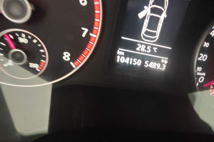 Used Volkswagen Sagitar 2012 1.4TSI Automatic Luxury Edition Odometer Close Up