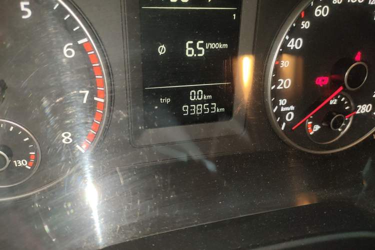 Used Volkswagen Sagitar 2012 1.4TSI Automatic Fashion Edition Odometer Close Up