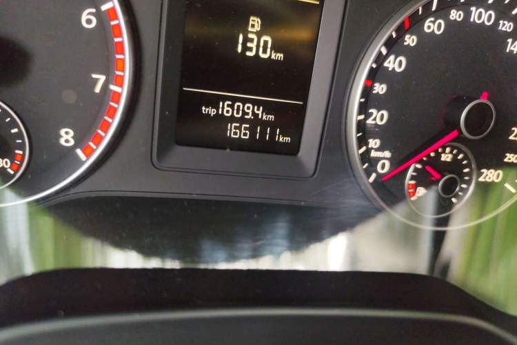 Used Volkswagen Sagitar 2012 1.4TSI Automatic Fashion Edition Odometer Close Up