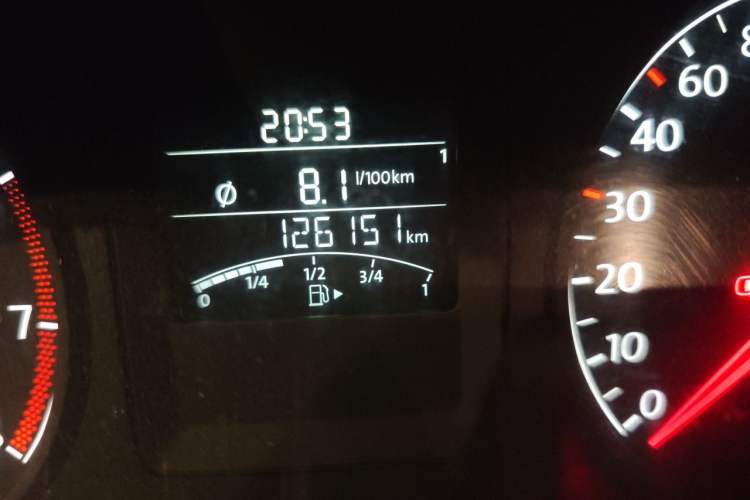 Used Volkswagen Sagitar 2012 1.6L Manual Fashion Edition Odometer Close Up
