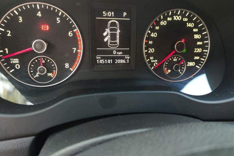 Used Volkswagen Sagitar 2012 1.4TSI Automatic Luxury Edition Odometer Close Up