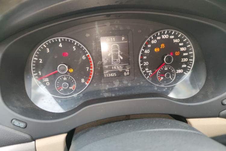 Used Volkswagen Sagitar 2012 1.4TSI Automatic Luxury Edition Odometer Close Up