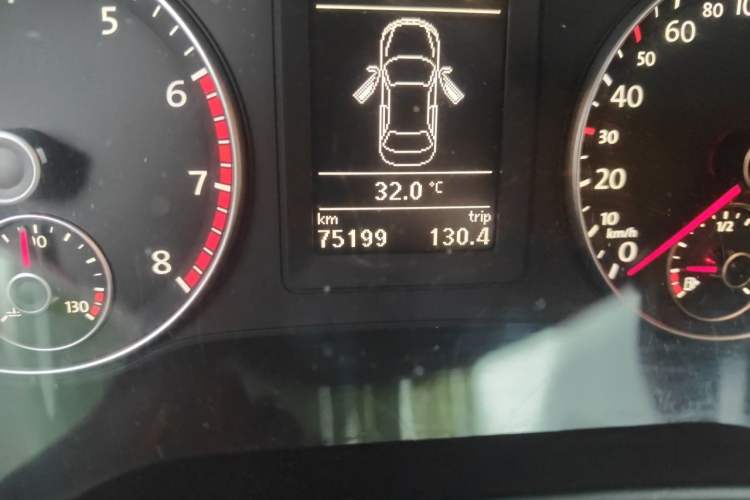 Used Volkswagen Sagitar 2012 1.4TSI Automatic Luxury Edition Odometer Close Up