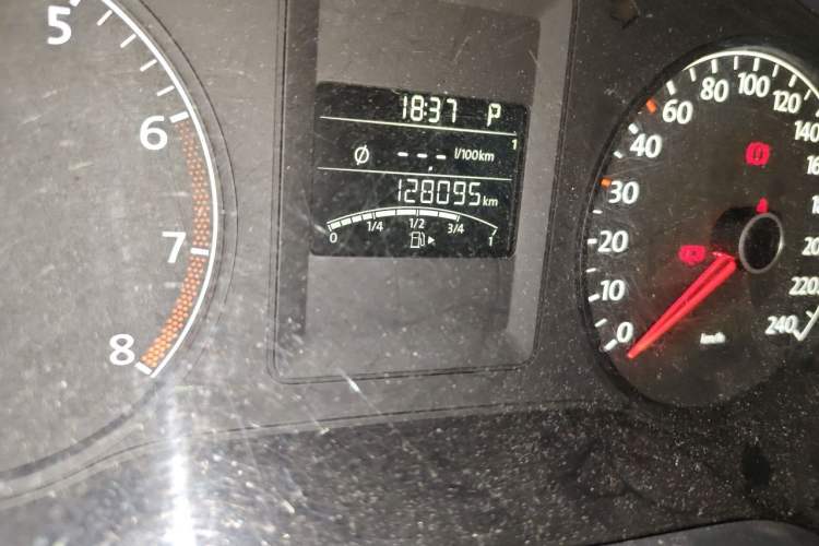 Used Volkswagen Sagitar 2012 1.6L Automatic Comfort Edition Odometer Close Up