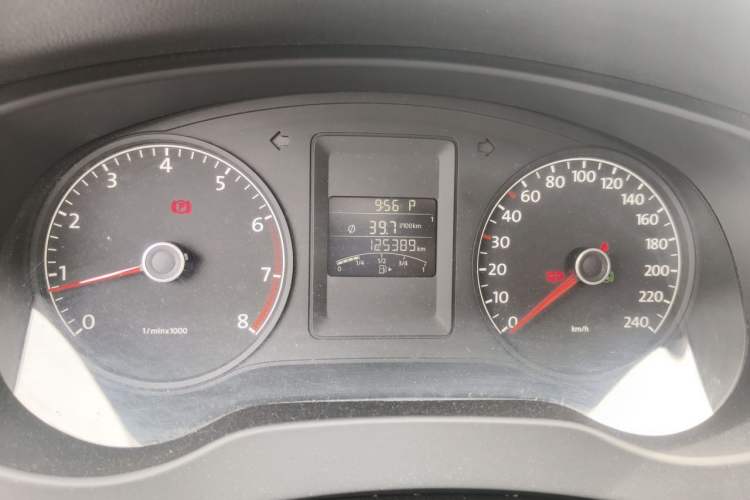 Used Volkswagen Sagitar 2012 1.6L Automatic Comfort Edition Odometer Close Up