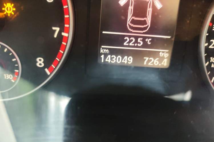 Used Volkswagen Sagitar 2012 1.4TSI Automatic Luxury Edition Odometer Close Up