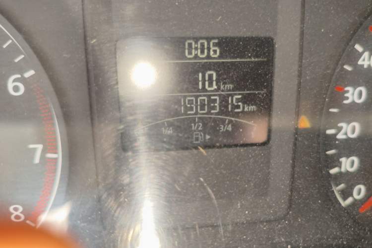 Used Volkswagen Sagitar 2012 1.6L Manual Comfort Model Odometer Close Up