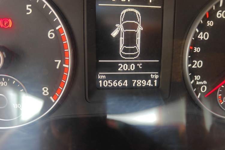 Used Volkswagen Sagitar 2012 1.4TSI Automatic Luxury Edition Odometer Close Up