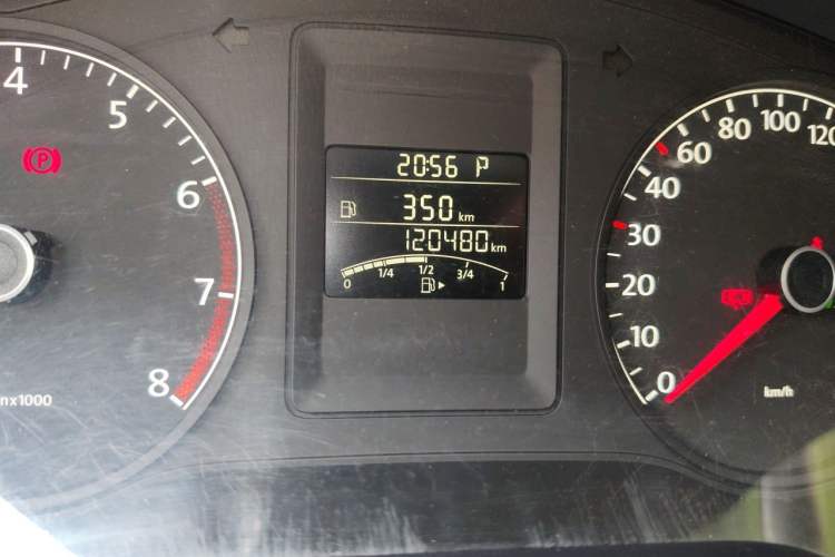 Used Volkswagen Sagitar 2012 1.6L Automatic Fashion Edition Odometer Close Up