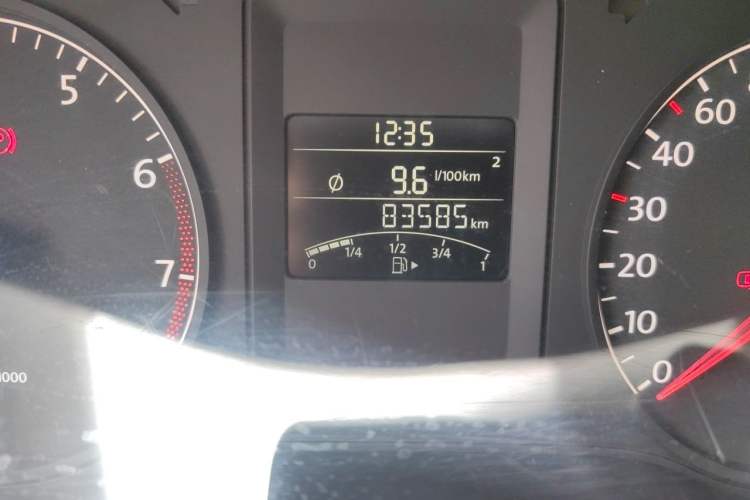 Used Volkswagen Sagitar 2012 1.6L Manual Comfort Model Odometer Close Up