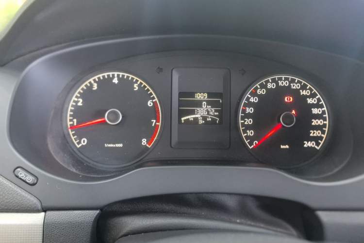 Used Volkswagen Sagitar 2012 1.6L Manual Comfort Model Odometer Close Up