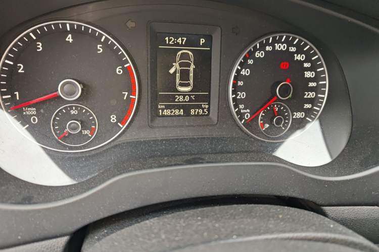 Used Volkswagen Sagitar 2012 1.4TSI Automatic Luxury Edition Odometer Close Up