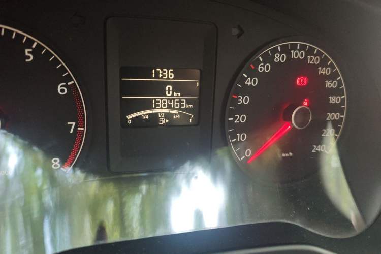 Used Volkswagen Sagitar 2012 1.6L Manual Comfort Model Odometer Close Up