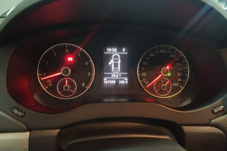Used Volkswagen Sagitar 2012 1.4TSI Automatic Fashion Edition Odometer Close Up