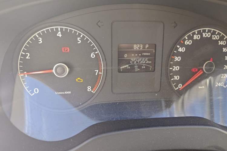 Used Volkswagen Sagitar 2012 1.6L Automatic Fashion Edition Odometer Close Up