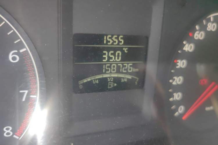 Used Volkswagen Sagitar 2012 1.6L Manual Fashion Edition Odometer Close Up