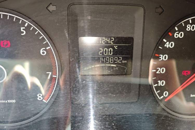 Used Volkswagen Sagitar 2012 1.6L Manual Fashion Edition Odometer Close Up