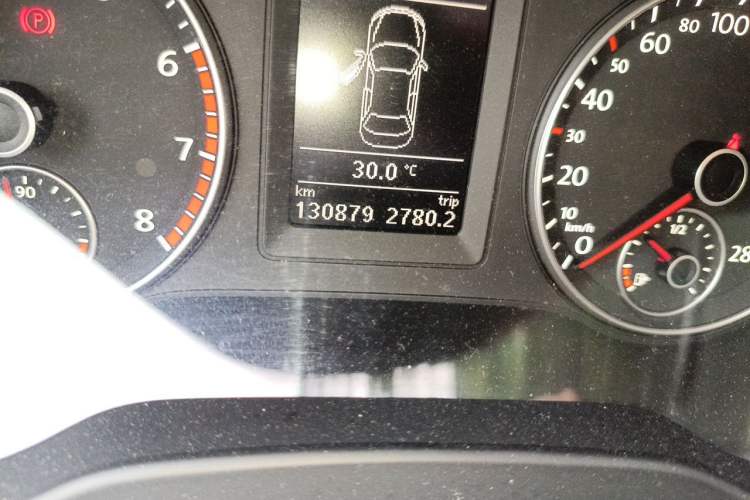 Used Volkswagen Sagitar 2012 1.4TSI Automatic Luxury Edition Odometer Close Up