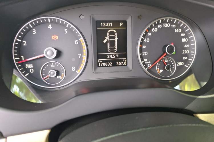 Used Volkswagen Sagitar 2012 1.4TSI Automatic Luxury Edition Odometer Close Up