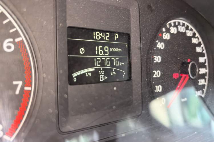 Used Volkswagen Sagitar 2012 1.6L Automatic Fashion Edition Odometer Close Up