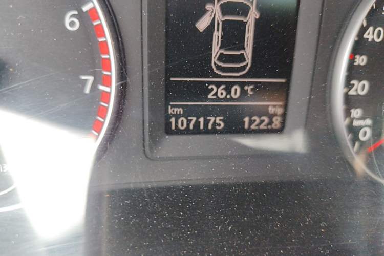Used Volkswagen Sagitar 2012 1.4TSI Automatic Luxury Edition Odometer Close Up