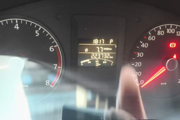 Used Volkswagen Sagitar 2012 1.6L Automatic Comfort Edition Odometer Close Up