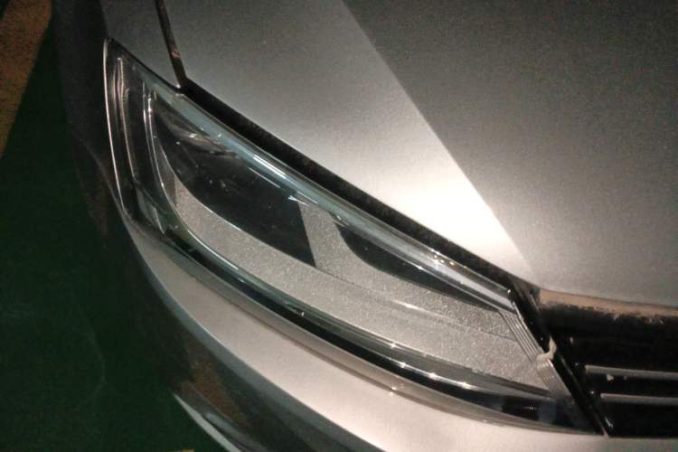 Used Volkswagen Sagitar 2012 1.4TSI Automatic Fashion Edition Right Front Headlight