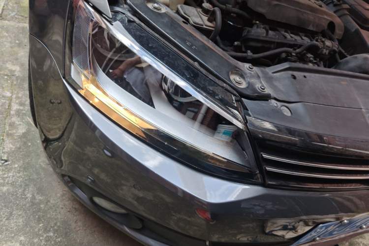 Used Volkswagen Sagitar 2012 1.8TSI Automatic Flagship Edition Right Front Headlight