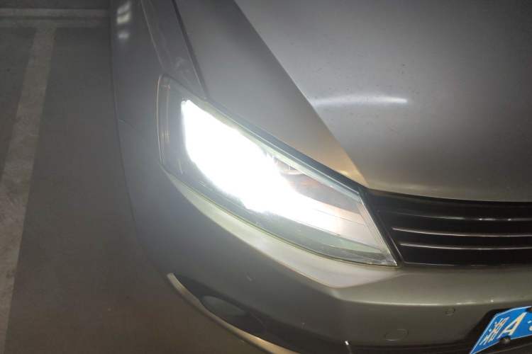 Used Volkswagen Sagitar 2012 1.4TSI Automatic Luxury Edition Right Front Headlight