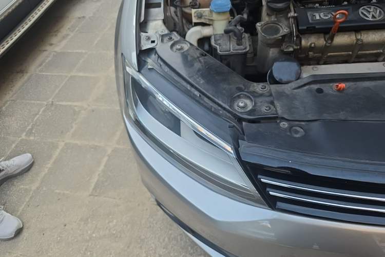 Used Volkswagen Sagitar 2012 1.6L Automatic Comfort Edition Right Front Headlight