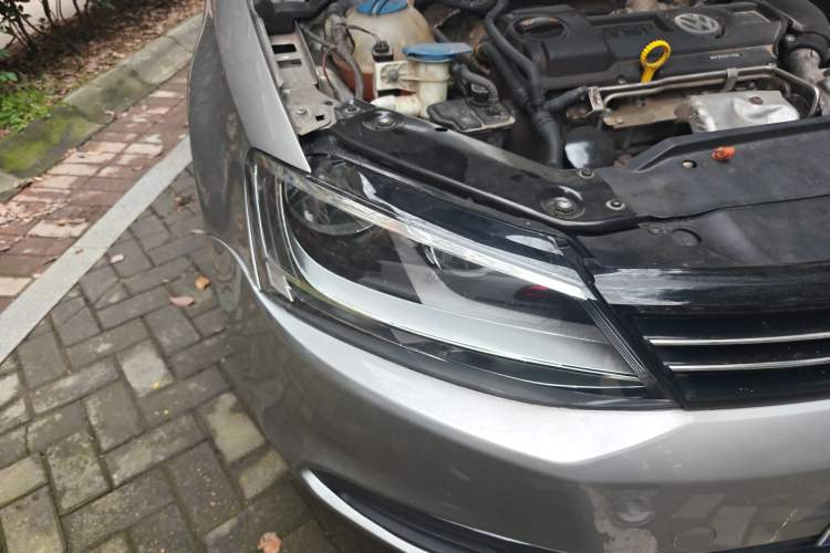 Used Volkswagen Sagitar 2012 1.4TSI Manual Fashion Edition Right Front Headlight