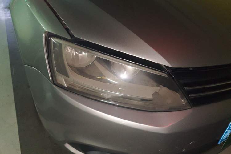 Used Volkswagen Sagitar 2012 1.6L Automatic Comfort Edition Right Front Headlight