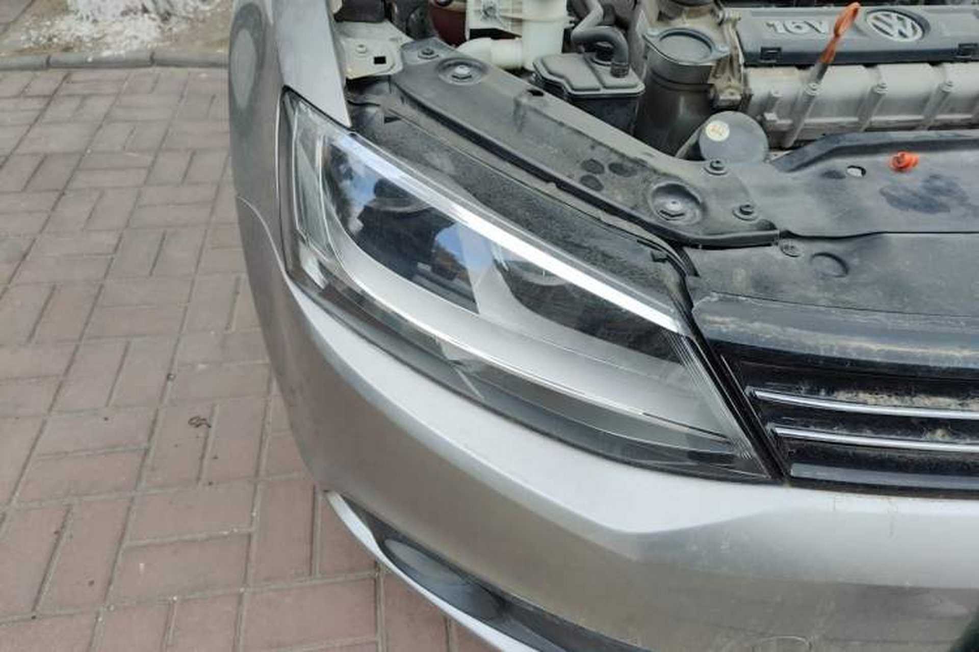 Used Volkswagen Sagitar 2012 1.6L Automatic Comfort Edition Right Front Headlight