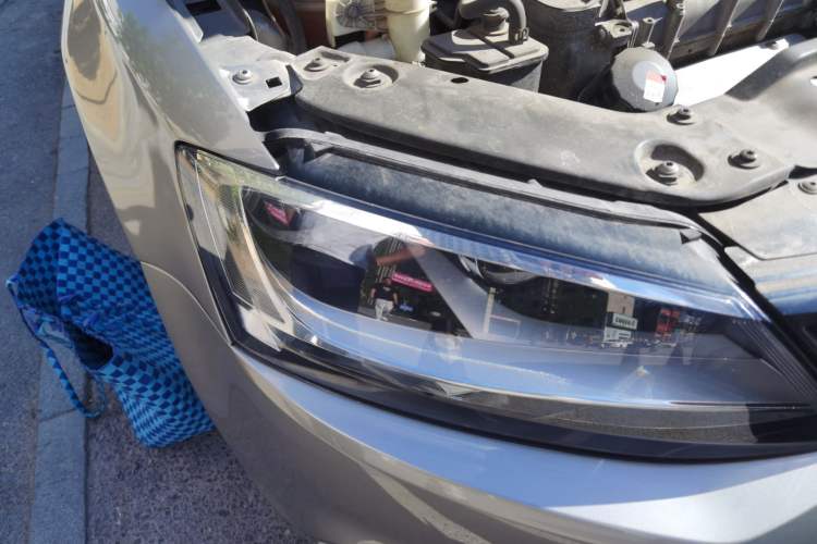 Used Volkswagen Sagitar 2012 1.6L Automatic Comfort Edition Right Front Headlight