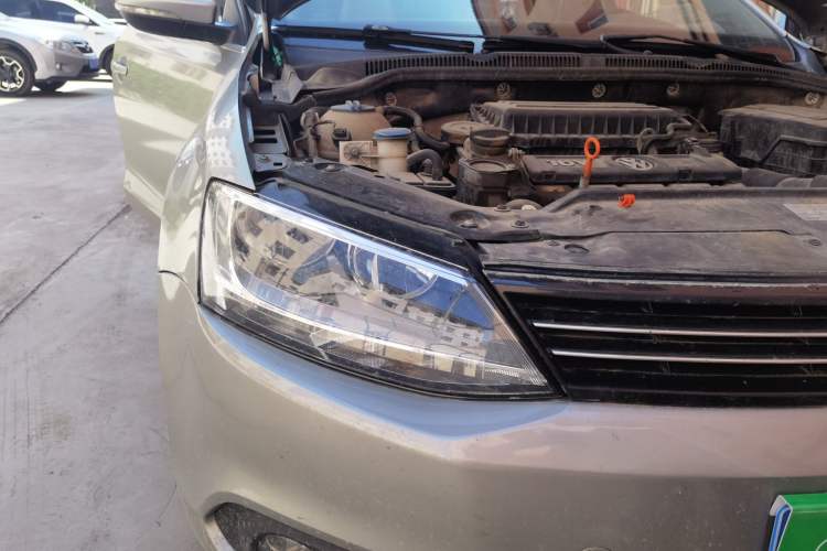 Used Volkswagen Sagitar 2012 1.6L Automatic Comfort Edition Right Front Headlight