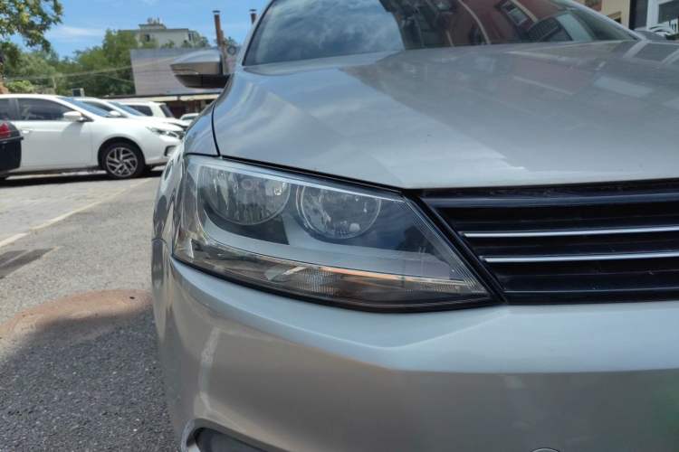 Used Volkswagen Sagitar 2012 1.6L Automatic Comfort Edition Right Front Headlight