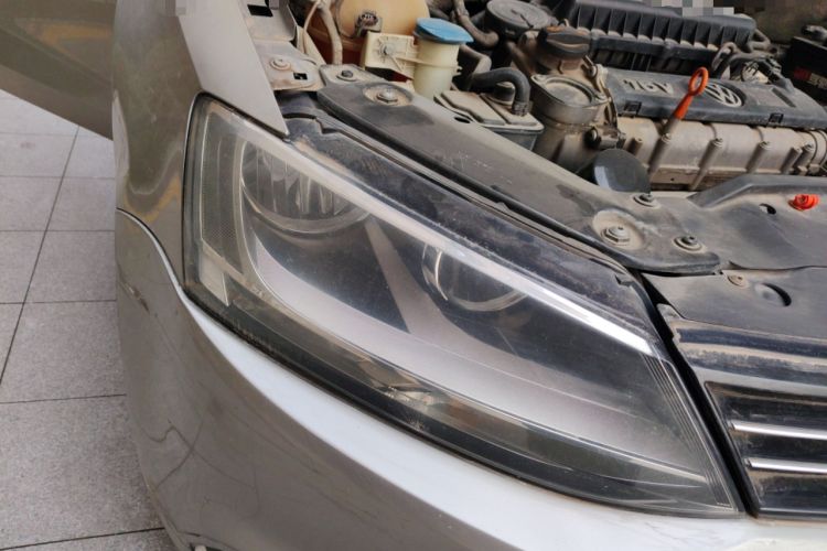 Used Volkswagen Sagitar 2012 1.6L Manual Comfort Model Right Front Headlight