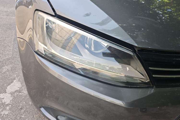 Used Volkswagen Sagitar 2012 1.6L Automatic Comfort Edition Right Front Headlight