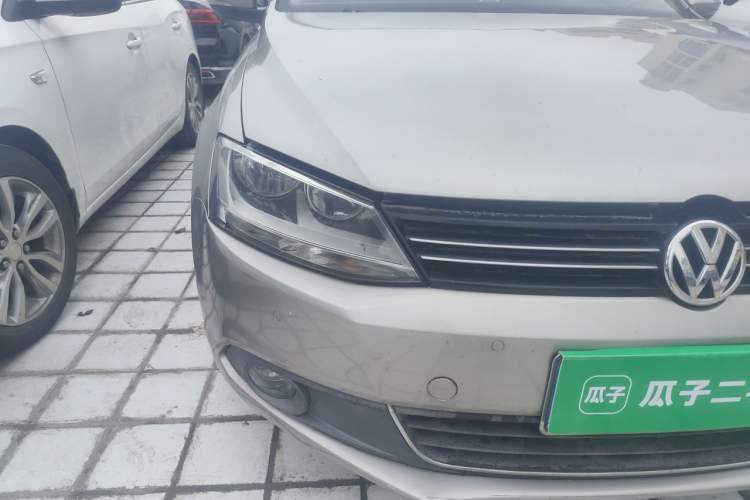 Used Volkswagen Sagitar 2012 1.4TSI Automatic Luxury Edition Right Front Headlight