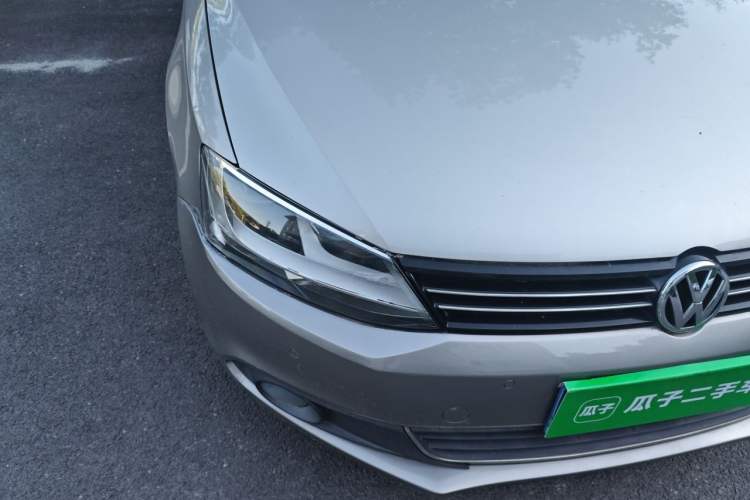 Used Volkswagen Sagitar 2012 1.4TSI Automatic Luxury Edition Right Front Headlight