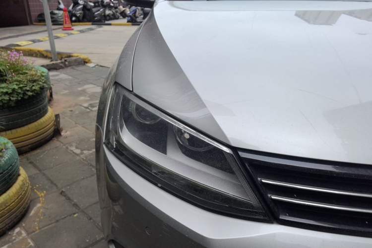 Used Volkswagen Sagitar 2012 1.4TSI Automatic Luxury Edition Right Front Headlight