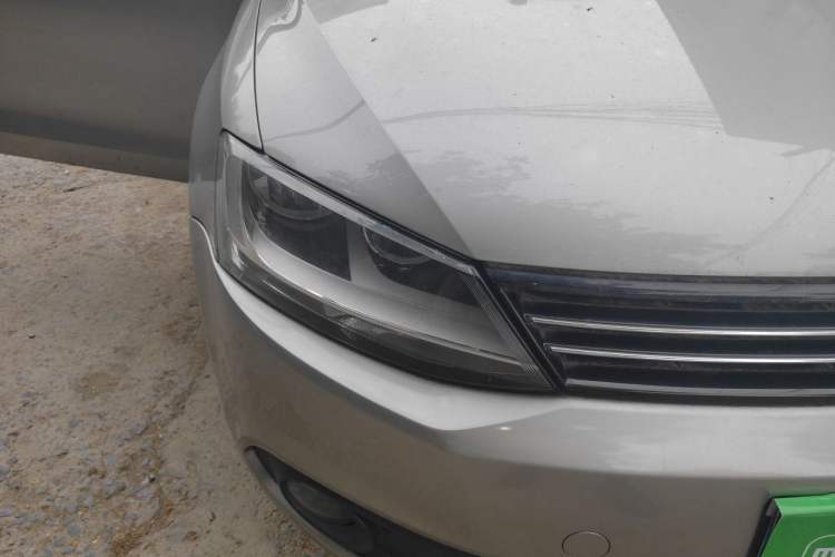 Used Volkswagen Sagitar 2012 1.6L Manual Comfort Model Right Front Headlight