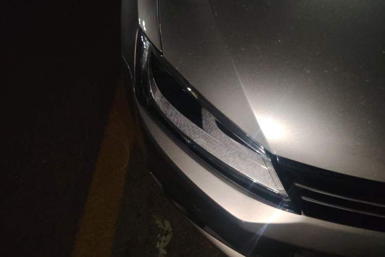 Used Volkswagen Sagitar 2012 1.6L Automatic Comfort Edition Right Front Headlight