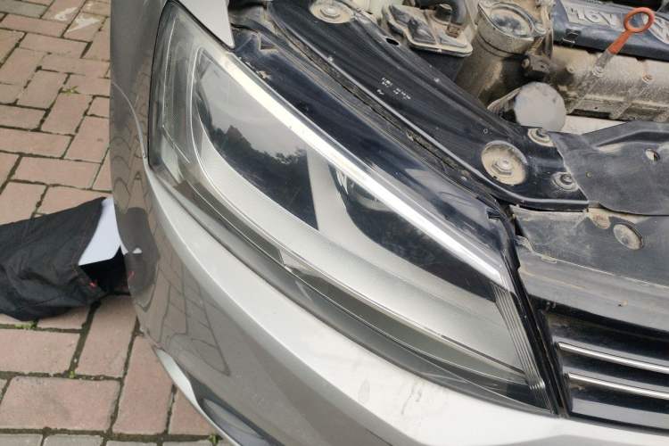 Used Volkswagen Sagitar 2012 1.6L Automatic Comfort Edition Right Front Headlight