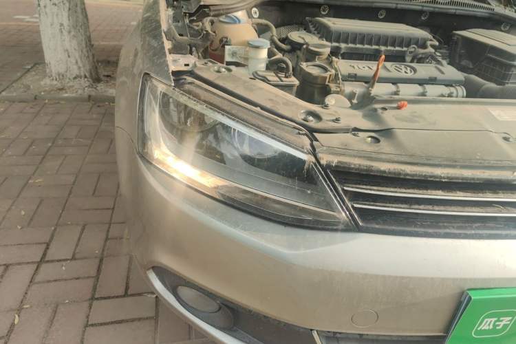 Used Volkswagen Sagitar 2012 1.6L Automatic Comfort Edition Right Front Headlight
